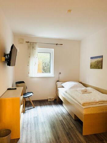 NIRO I Work-Stay, Top Lage, EZ, komfortabel, Parken, W-LAN Bild 1 NIRO I Work-Stay, Top Lage, EZ, komfortabel, Parken, W-LAN Bild 1