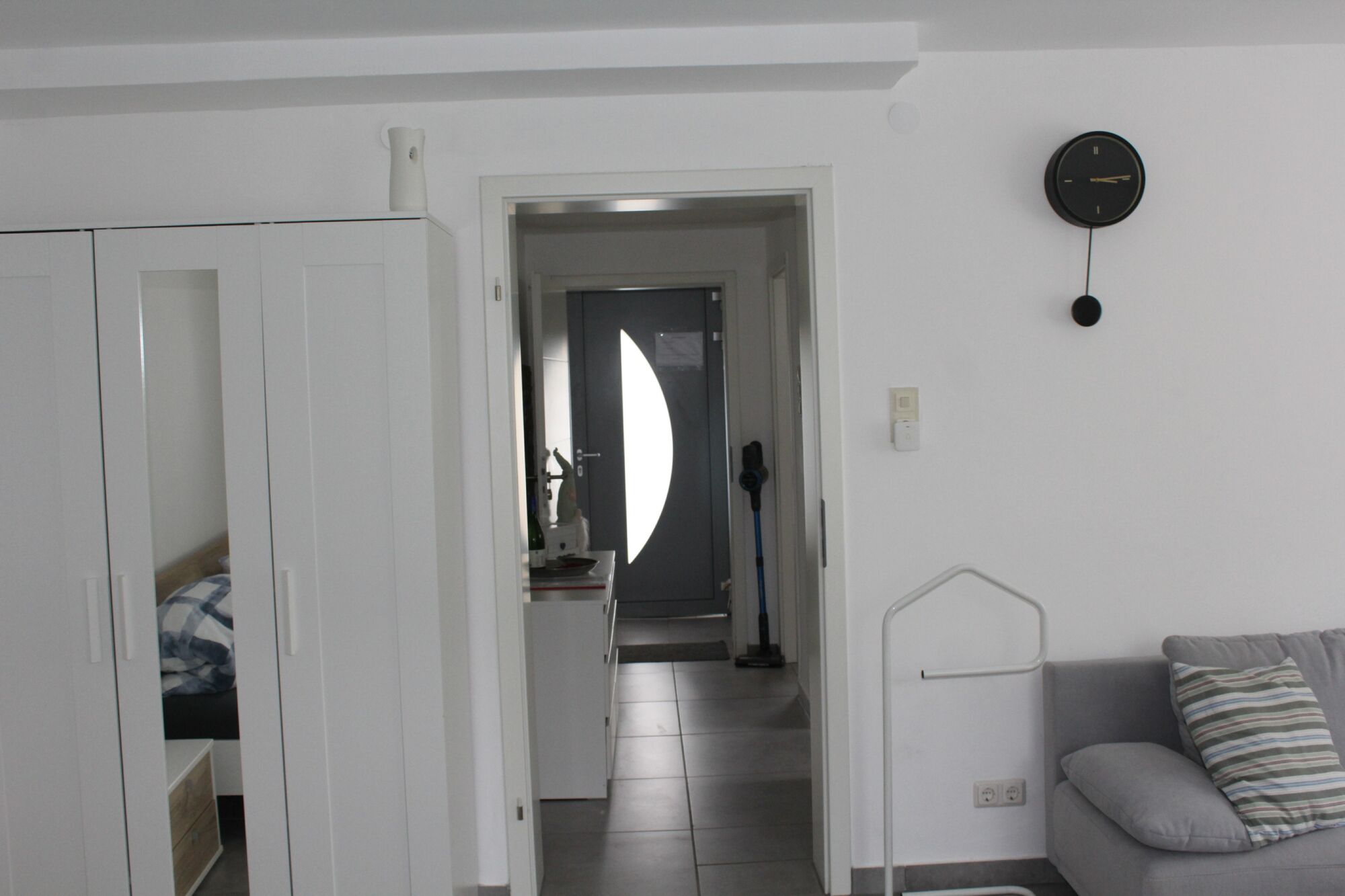 Sicht von Zimmer in den Flur Sicht von Zimmer in den Flur