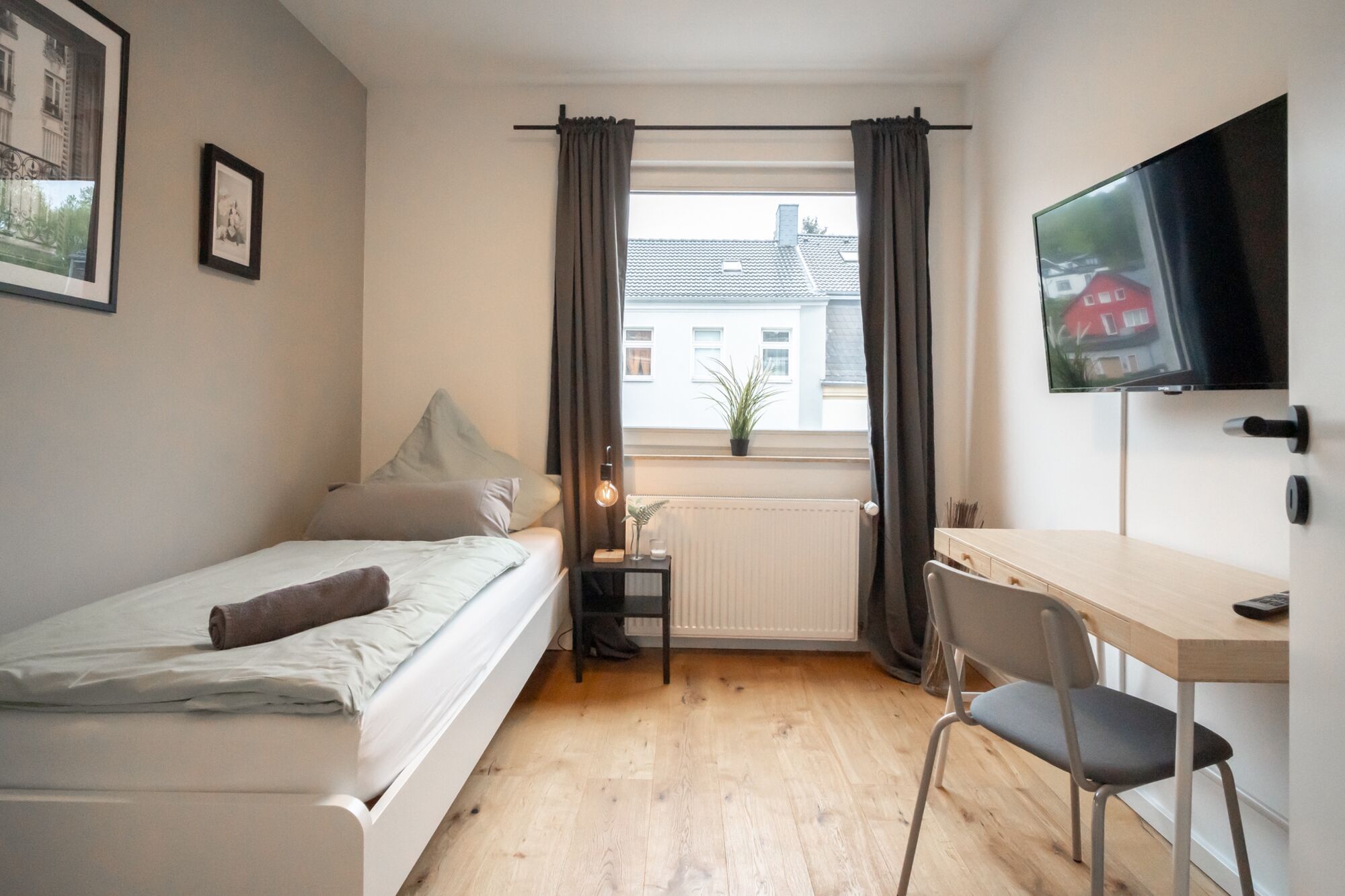 Einzelzimmer + Schreibtisch Einzelzimmer + Schreibtisch