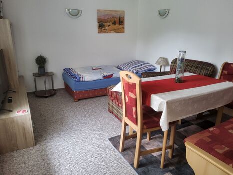 WOHNZIEMMER MIT BETT WOHNZIEMMER MIT BETT