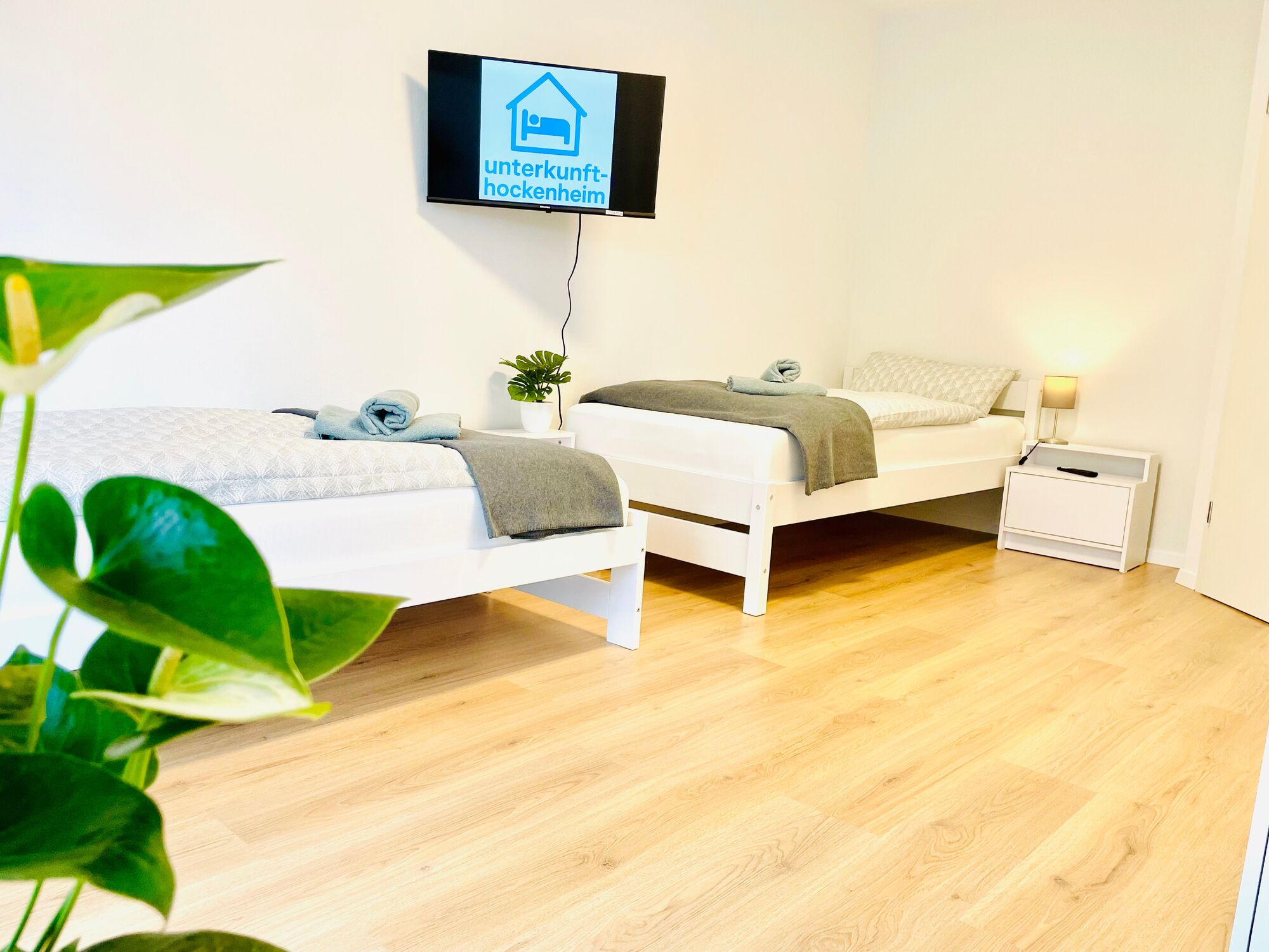 Doppelzimmer / double room Doppelzimmer / double room