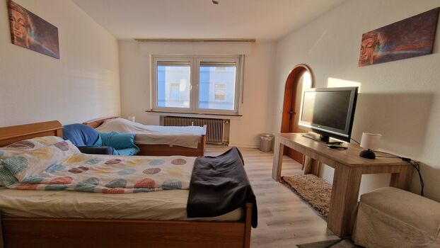 Große Wohnung für 3-7 Leute mit Balkon und extra WC Bild 1 Große Wohnung für 3-7 Leute mit Balkon und extra WC Bild 1