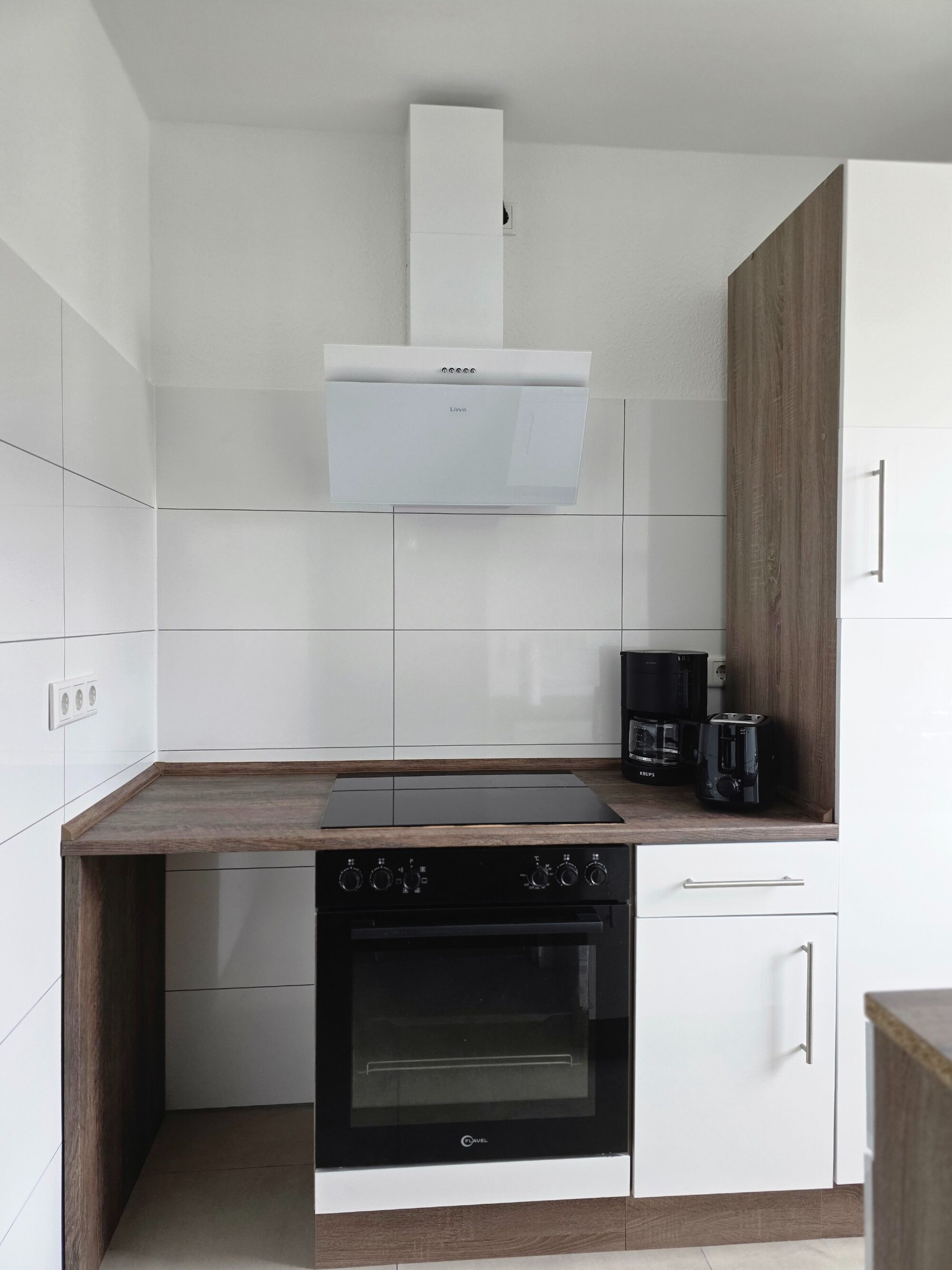 Küche mit Herd, Backofen, Kühlschrank und allem was dazu gehört Küche mit Herd, Backofen, Kühlschrank und allem was dazu gehört