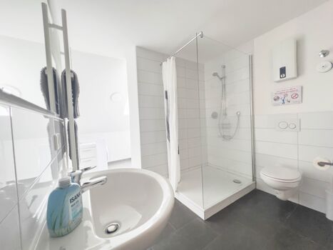 modernes Badezimmer modernes Badezimmer