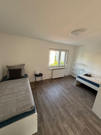 Große private Unterkunft für bis zu 8 Personen mit 5 Zimmern Bild 2 Große private Unterkunft für bis zu 8 Personen mit 5 Zimmern Bild 2