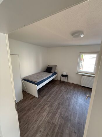Große private Unterkunft für bis zu 8 Personen mit 5 Zimmern Bild 4 Große private Unterkunft für bis zu 8 Personen mit 5 Zimmern Bild 4