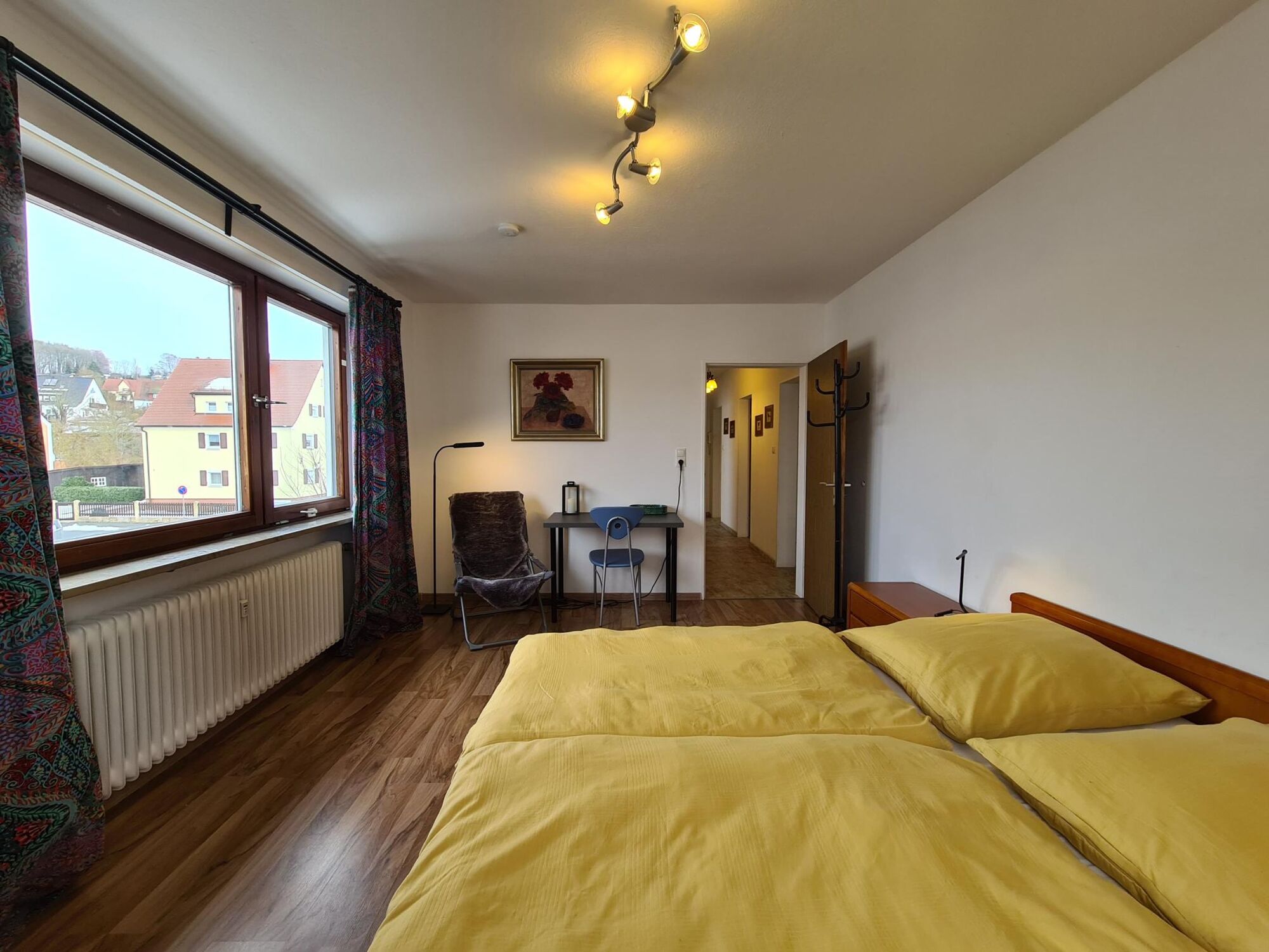 Großes Schlafzimmer für 1-2 Personen, Arbeitsbereich, Sessel Großes Schlafzimmer für 1-2 Personen, Arbeitsbereich, Sessel