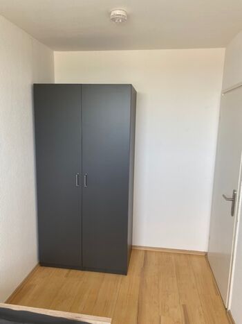 Schlafzimmer mit einem Bett Schlafzimmer mit einem Bett