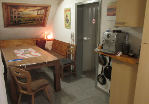 FeWo zum Schneebach (Haupthaus). Esszimmer mit angrenzender Küche. FeWo zum Schneebach (Haupthaus). Esszimmer mit angrenzender Küche.