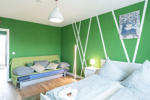 Gemütliche Kombination aus Schlaf- und Wohnbereich mit viel Tageslicht und durchdachtem Komfort. #VonVImmoServiceUG #Wohnkomfort #Schlafbereich #KomfortablesWohnen #Wohlfühlatmosphäre #Duisburg