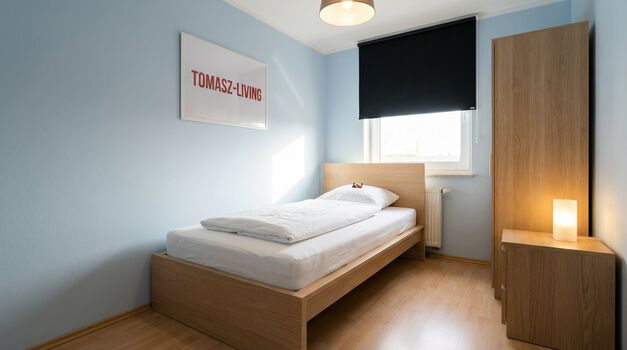 GK48 / TOMASZ-LIVING in WALDFEUCHT - Große Zimmer + TV Bild 1