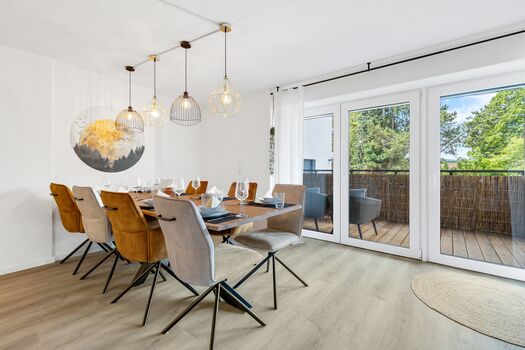 Essebreich mit Zugang zum Balkon