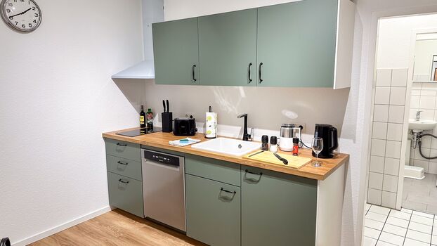 NI Innenstadt | 24 Betten | 5 Wohnungen | Küche | Parken 50m Bild 3