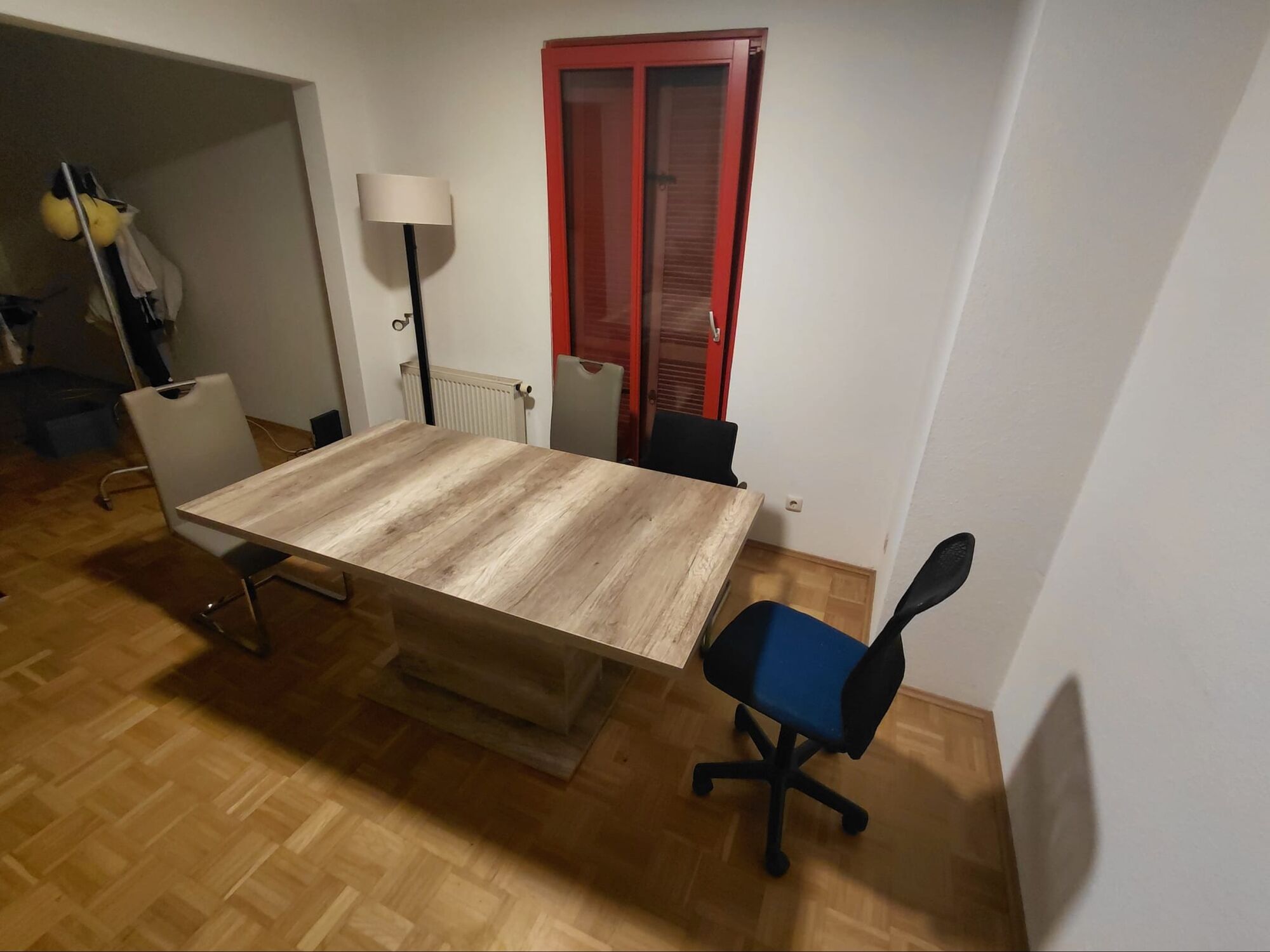 Gemeinschaftsraum mit Esstisch