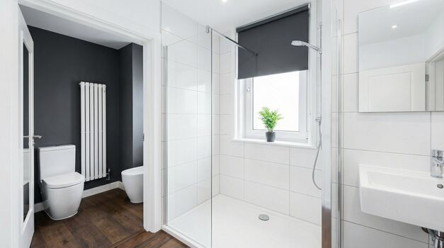 FL32 / TOMASZ-LIVING in KROPP - Parken + Küche Bild 1