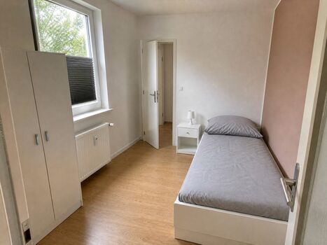 FL32 / TOMASZ-LIVING in KROPP - Parken + Küche Bild 1