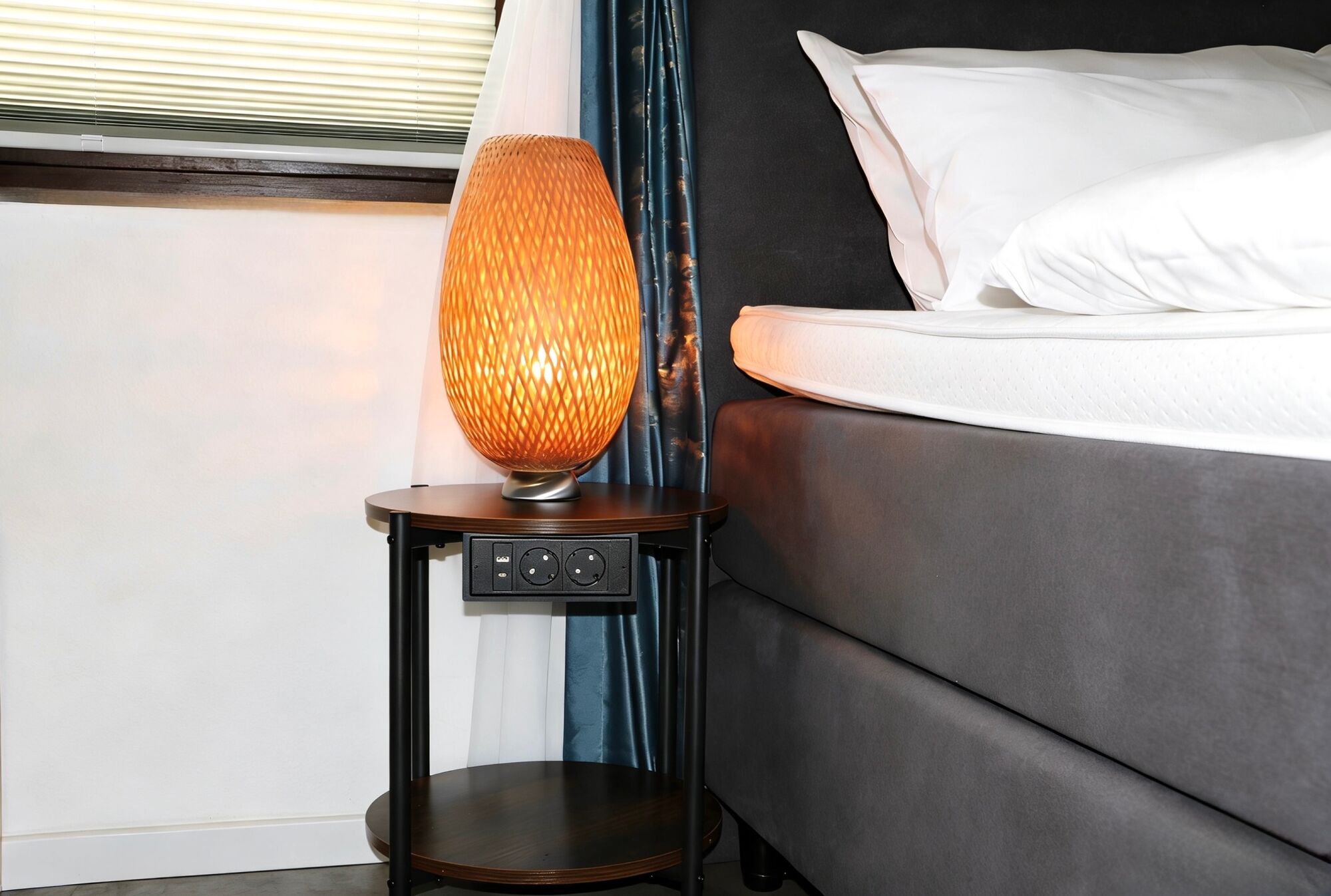 Multicharger USB A+C, 2x230V am Bett