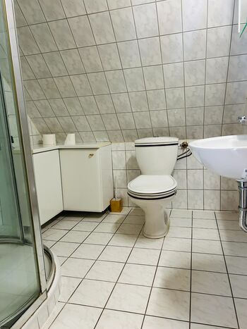 Gemeinschaftsbad mit Dusche