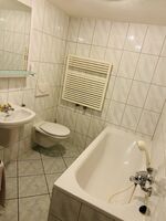 Gemeinschaftsbad mit Wanne 