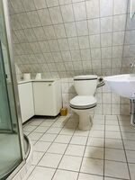 Gemeinschaftsbad mit Dusche