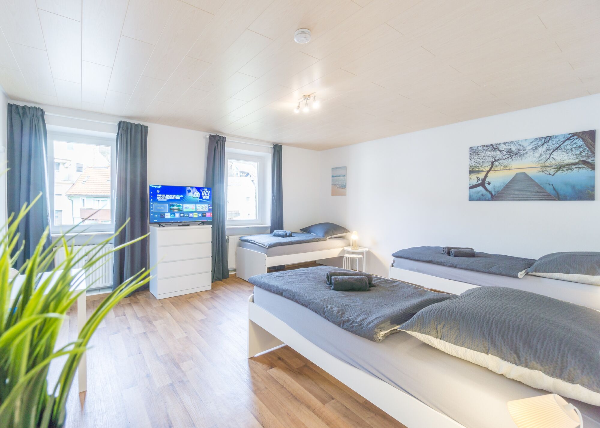Schlafzimmer mit Smart TV