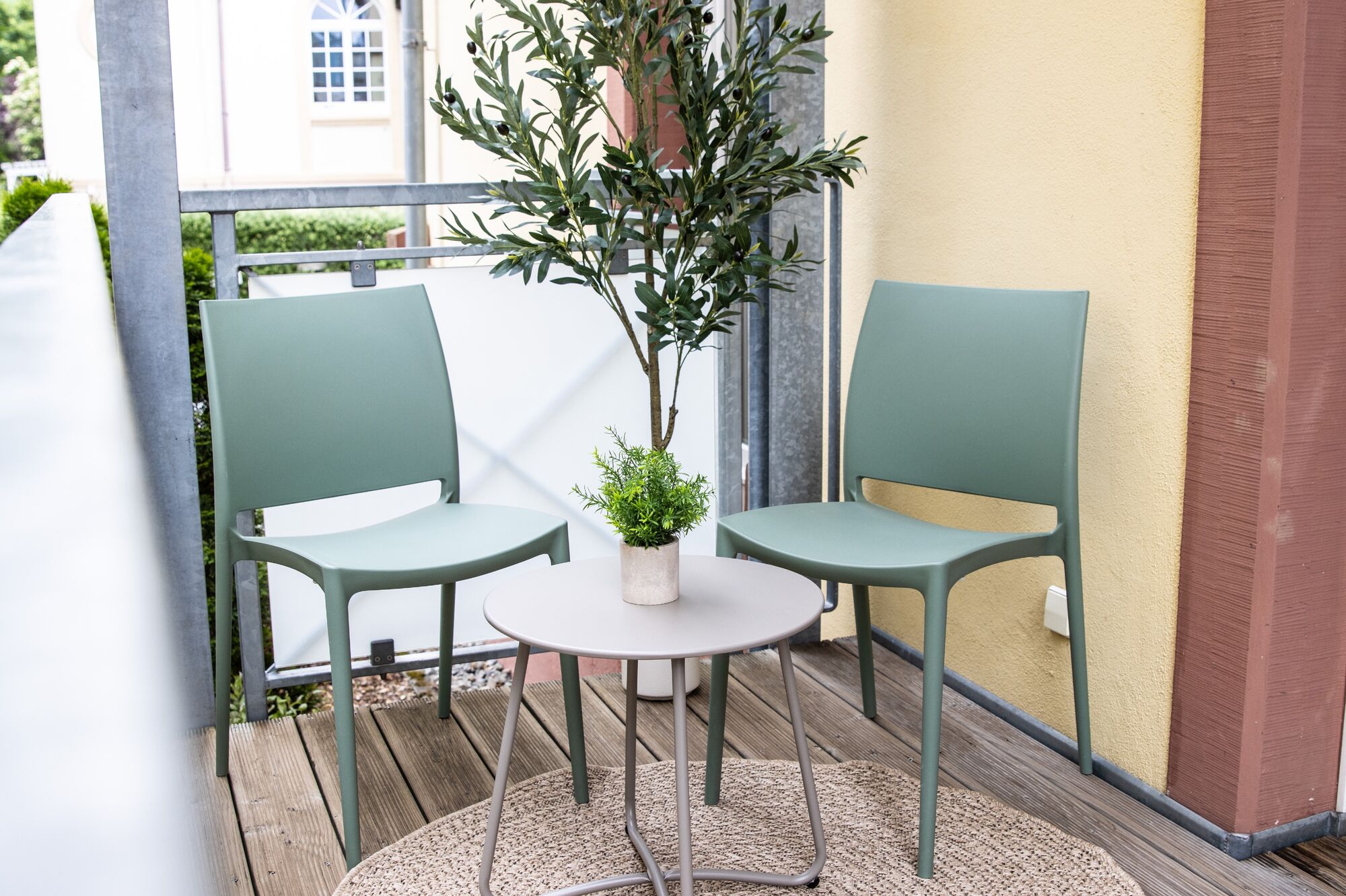 Was gibt es bessere als eine Tasse Kaffee auf dem Balkon