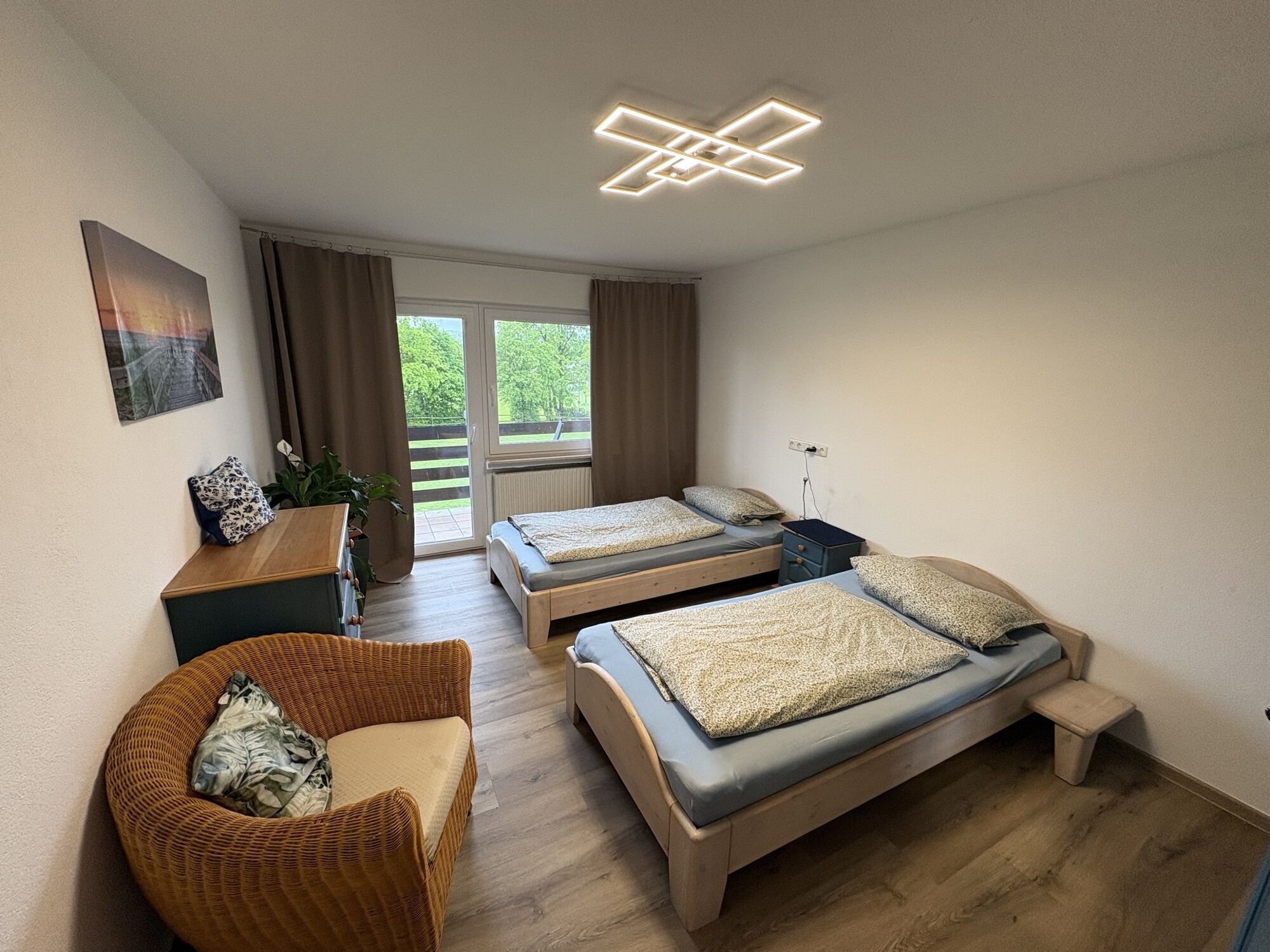 Wohnung 2: Zimmer mit 2 Einzelbetten und Balkon