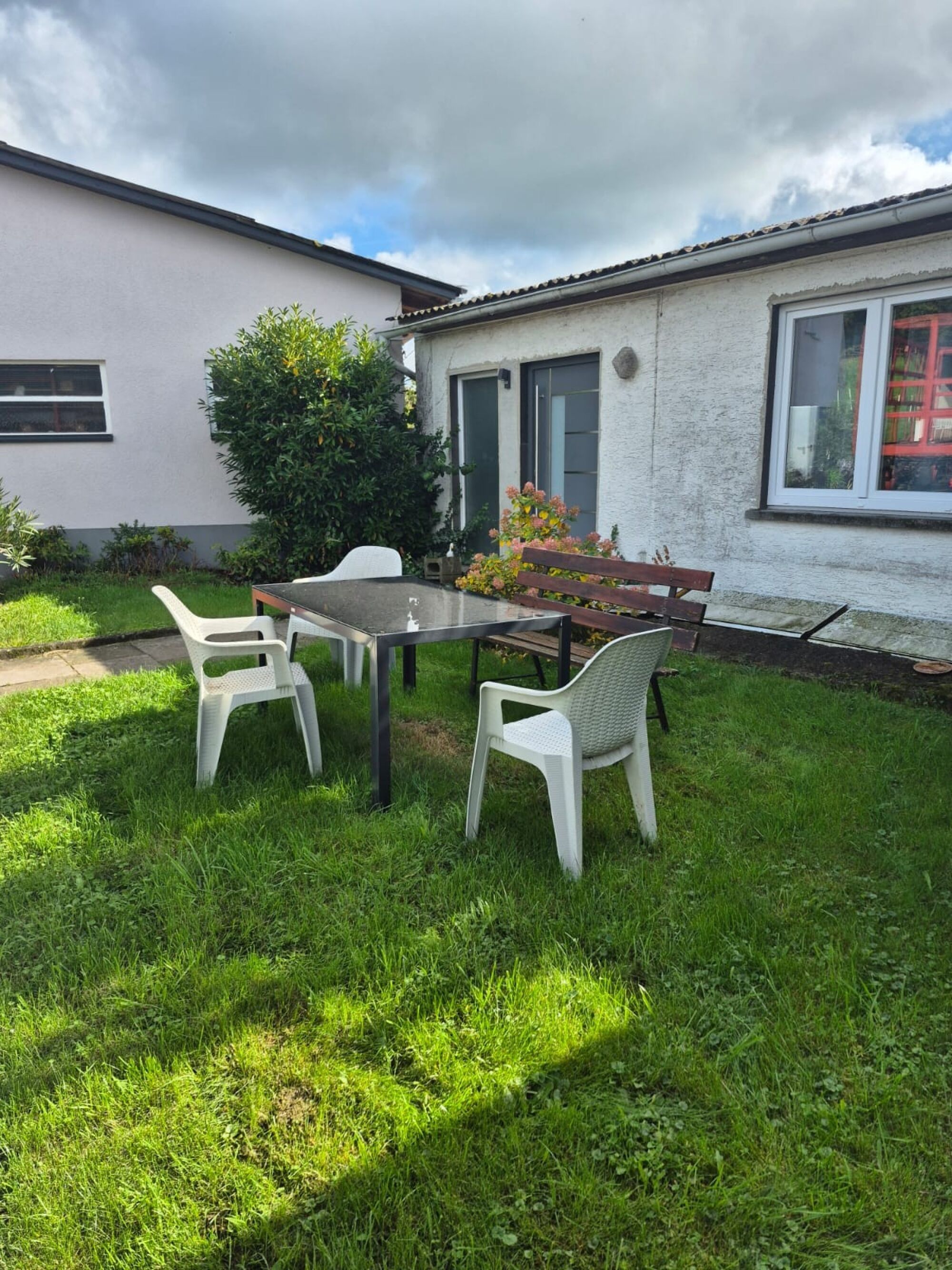 Sitzplatz im Garten bei Wohnung 2