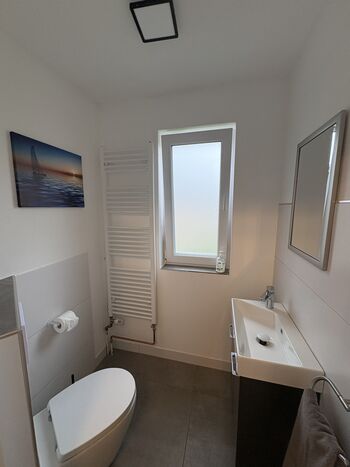Wohnung 2: separates Gäste-WC