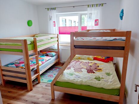 geräumiges Kinderzimmer