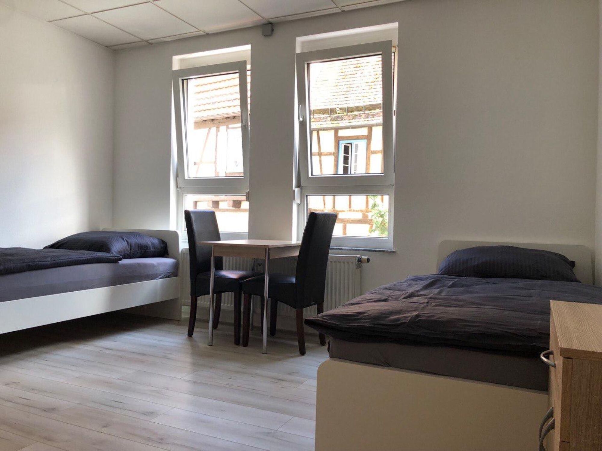 Große Zimmer, hochwertige Betten und Bettwäsche 