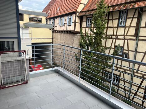 Großer Balkon im Innenhof 