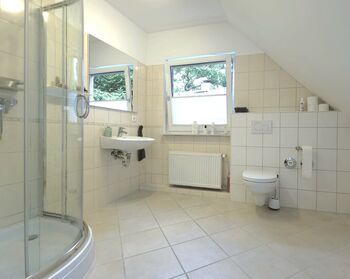 Gemeinschaftsbad im Obergeschoß 