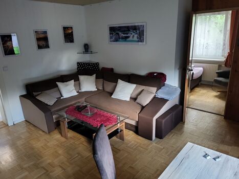 Wohnzimmer mit Schlafcouch 