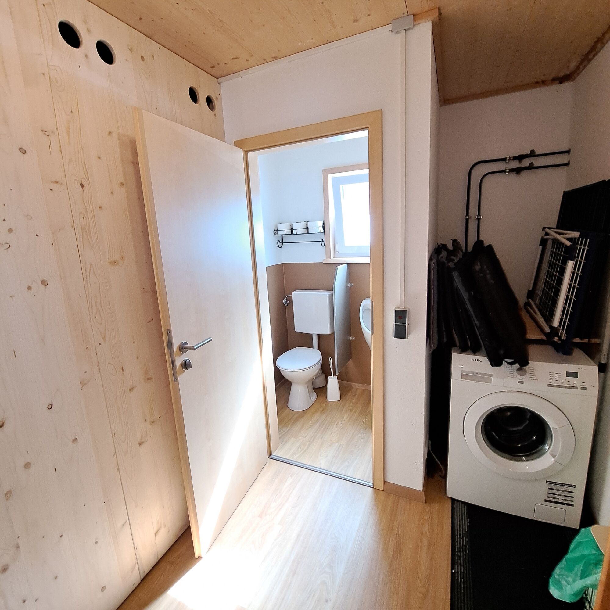 Ferienhaus Gäste-WC und Waschmaschine