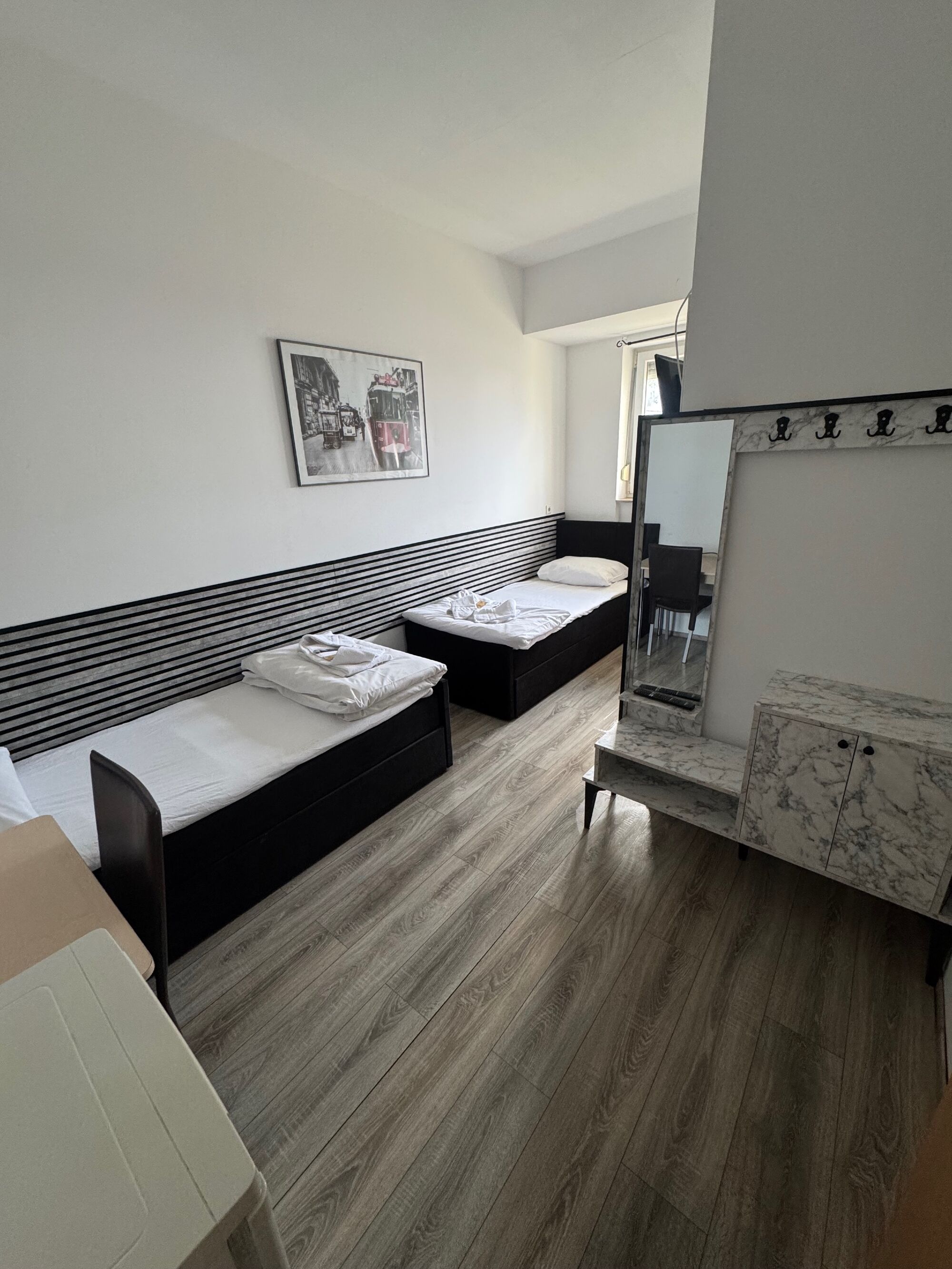 Zweibettzimmer mit Bad/Dusche