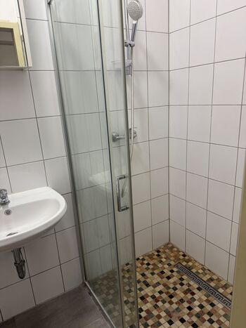 Zweibettzimmer mit Bad/Dusche & Küche