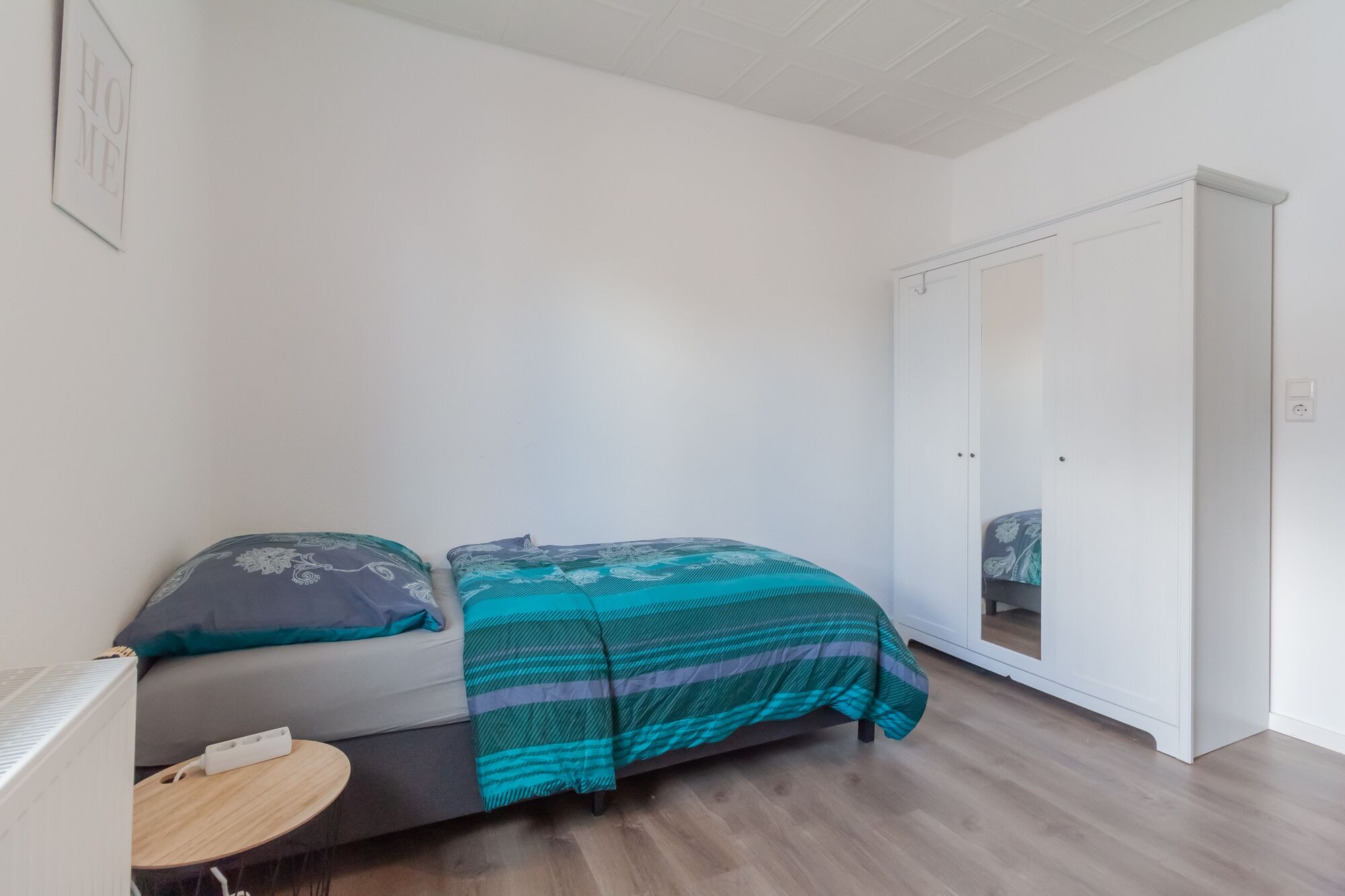 Schlafzimmer 2 mit 2 Einzelbetten & Kleiderschrank