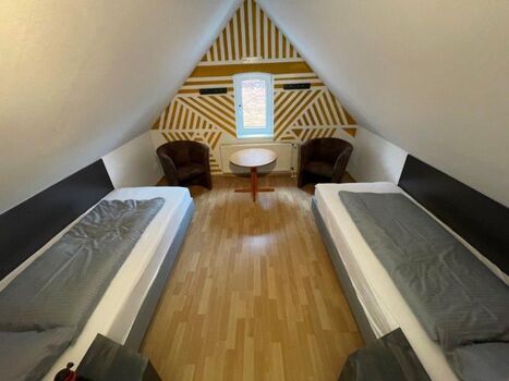 Sitzmöglichkeiten und komfortable Einzelbetten