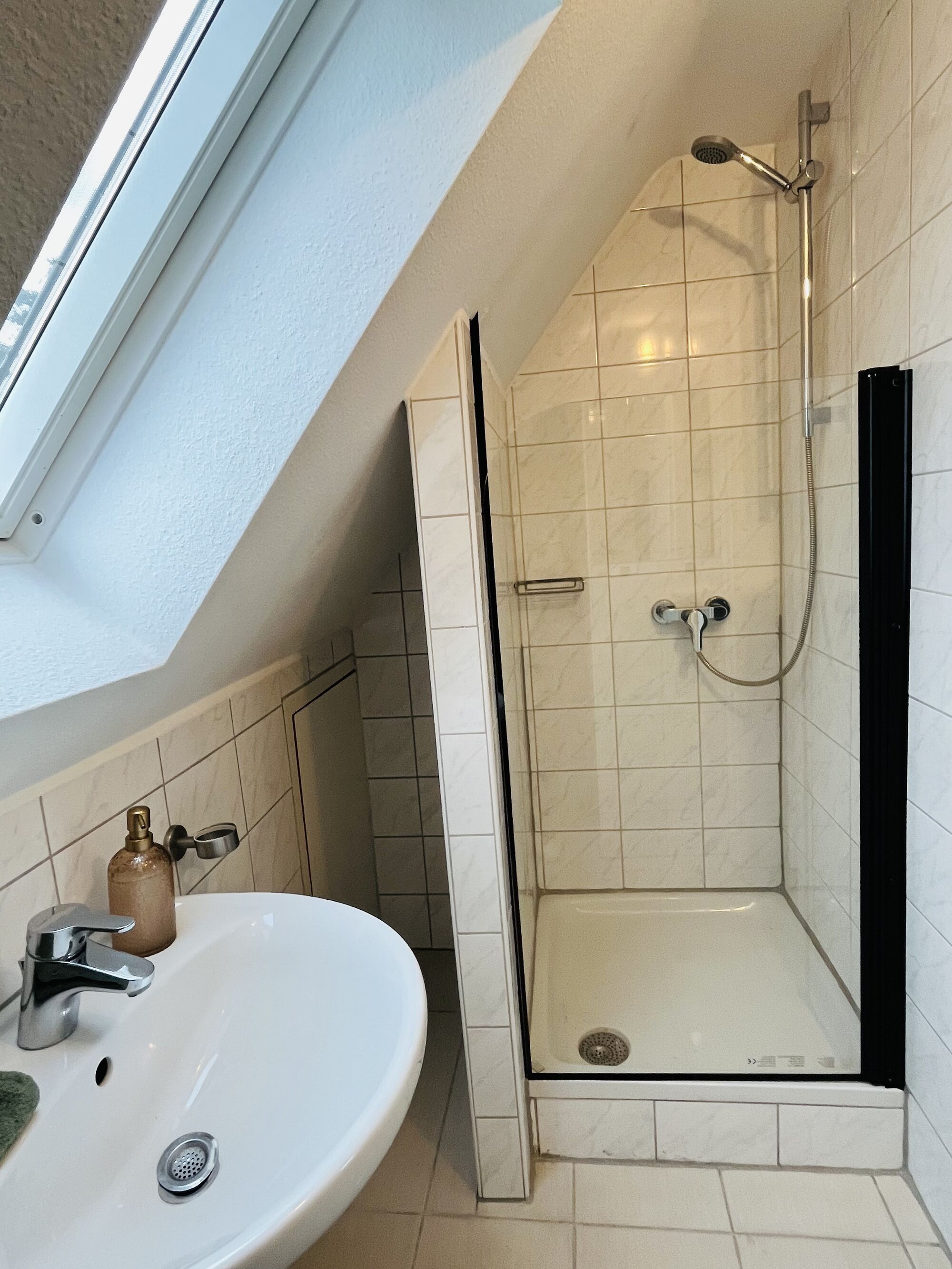 6: großes Studio Apartment: Bad