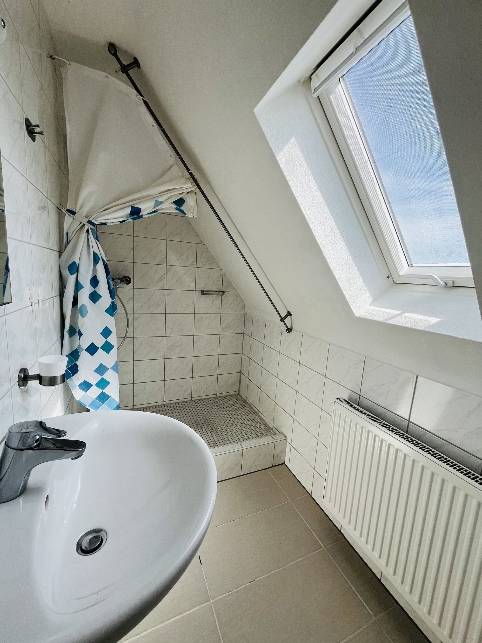 2-Zimmer Apartment: Dusche