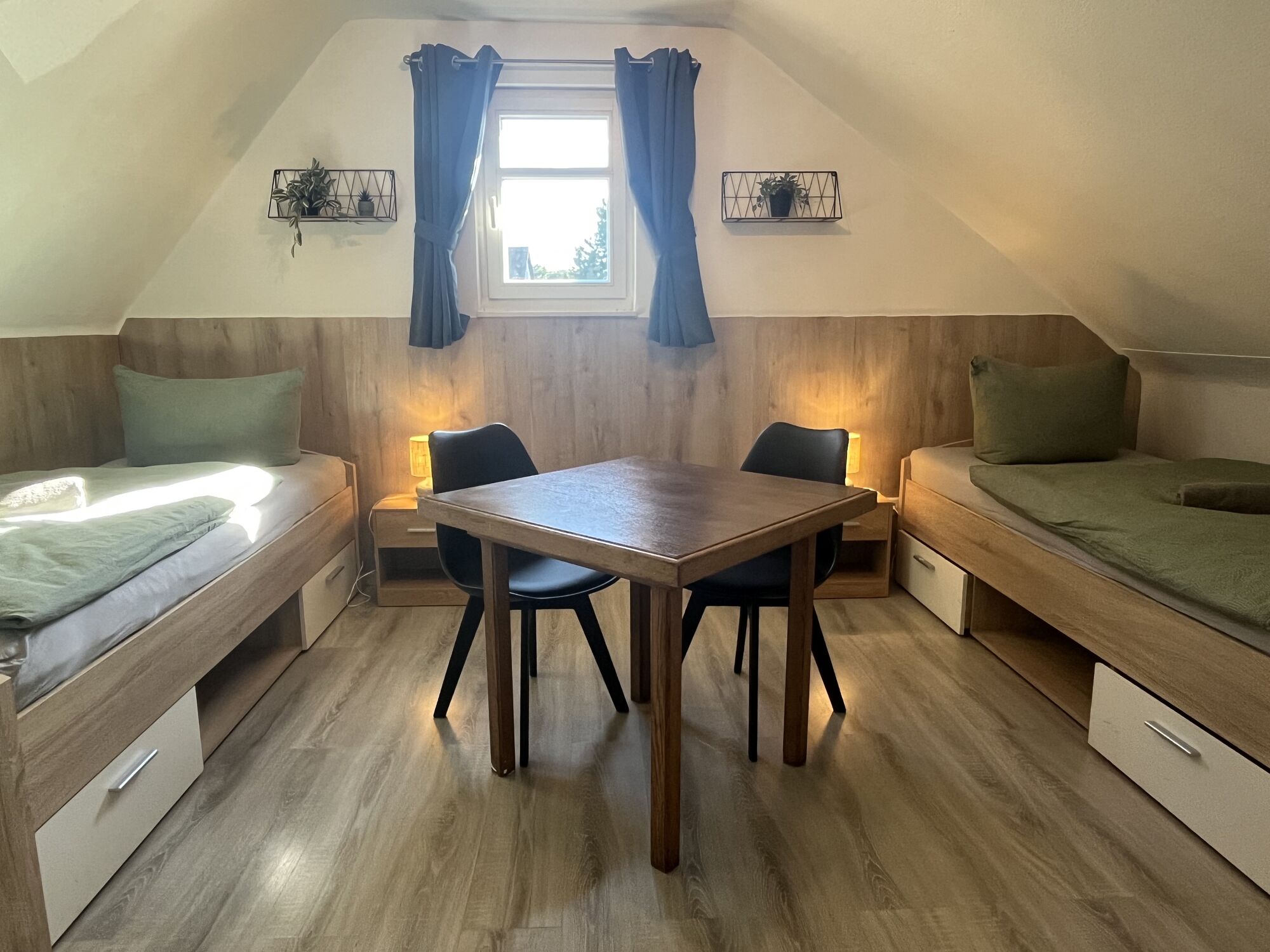 6: großes Studio Apartment: Wohn & Schlafbereich mit 2 Einzelbetten