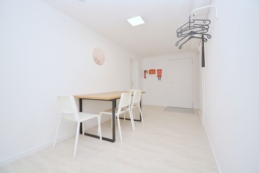 KU04-RI Flur, Esszimmer