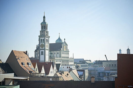 Moderne Unterkunft mit Balkon in sehr zentraler Lage! Foto 2