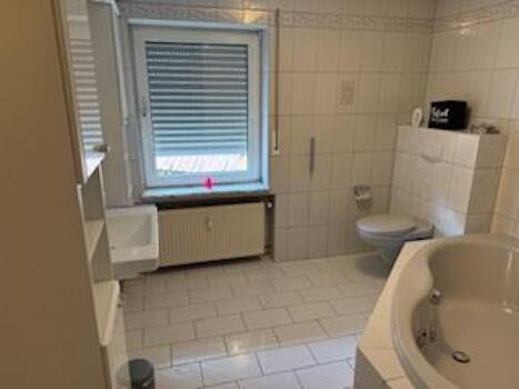 Bad mit Dusche, Sauna, Badewanne