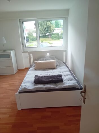 Freundlich möblierte WG-Zimmer oder komplette Wohnung Picture 3