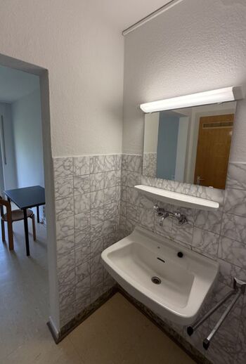 Gästehaus 20 Einzelzimmer mit Balkon Gemeinschaftsküche Foto 2