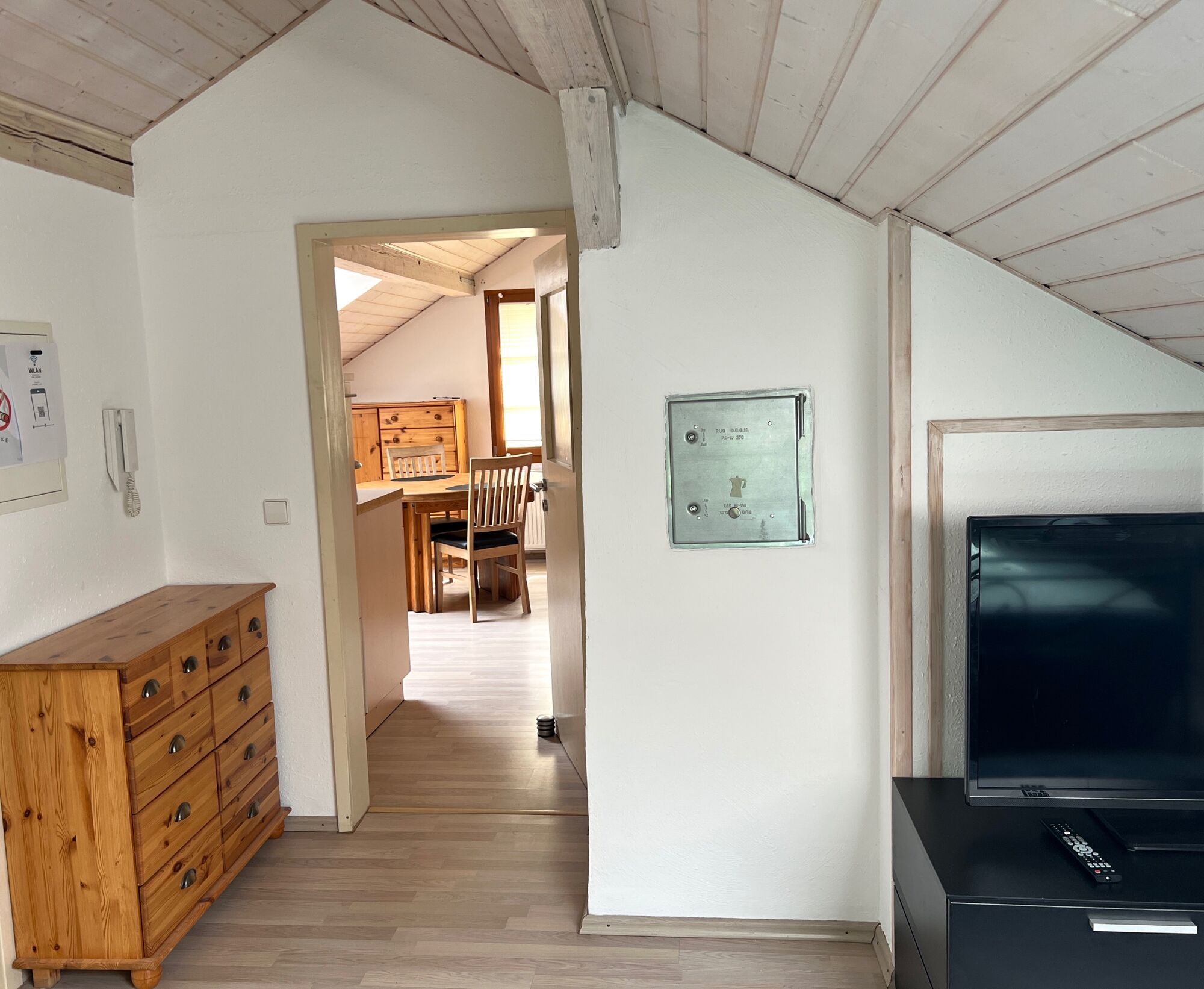 Blick vom Schlafzimmer in die Wohnküche