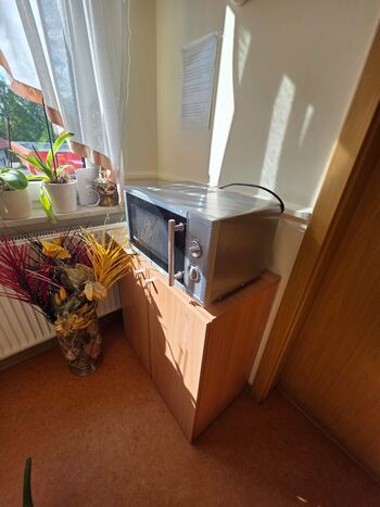Und zu Mikrowelle steht im Flur und ist für jeden zugänglich.