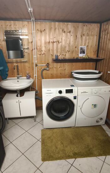 WASCHMASCHINE & TROCKNER IM WIRTSCHAFTSRAUM